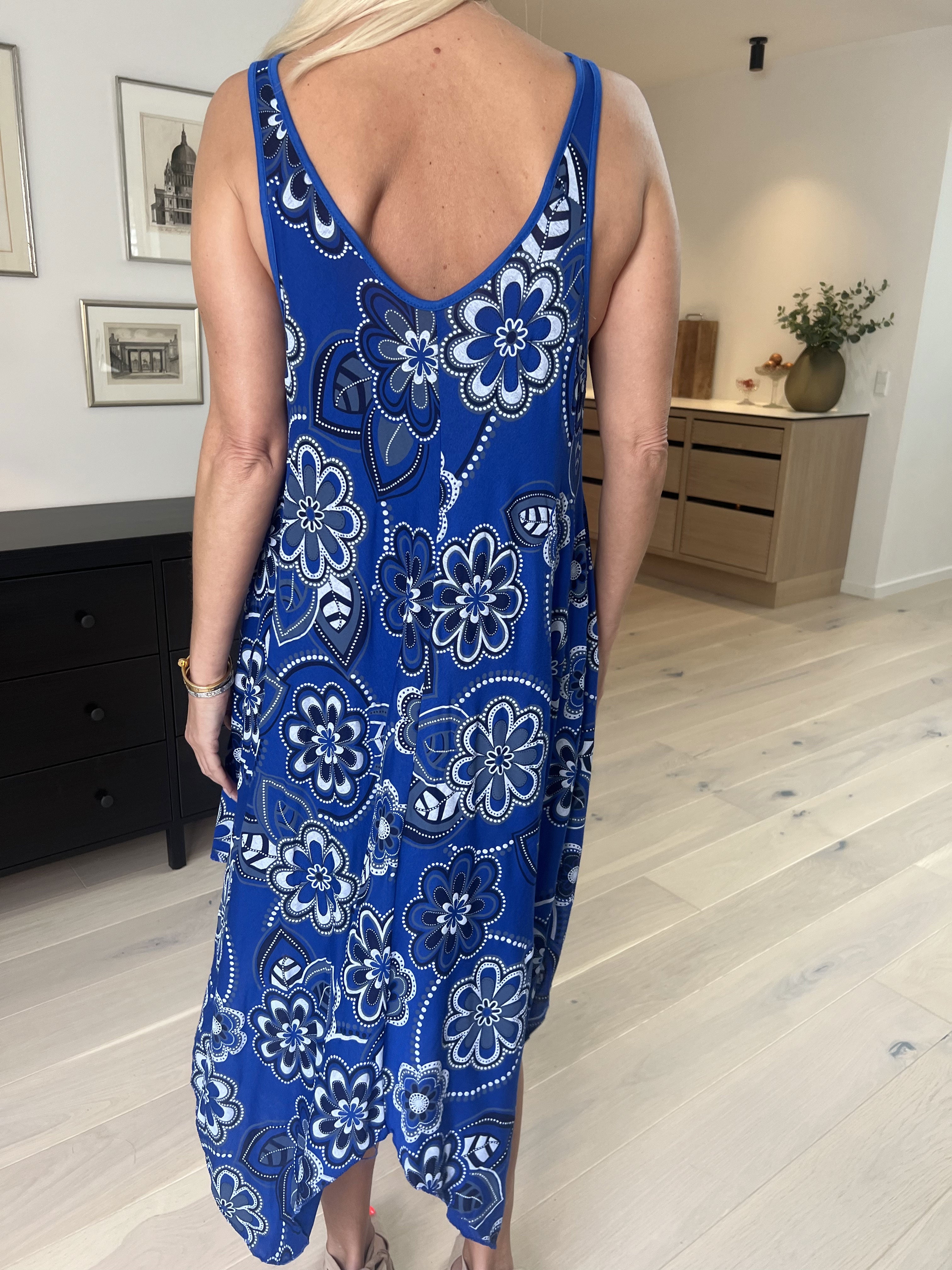 Veronica Flower - Sommerkjole med blomsterprint og brede stropper